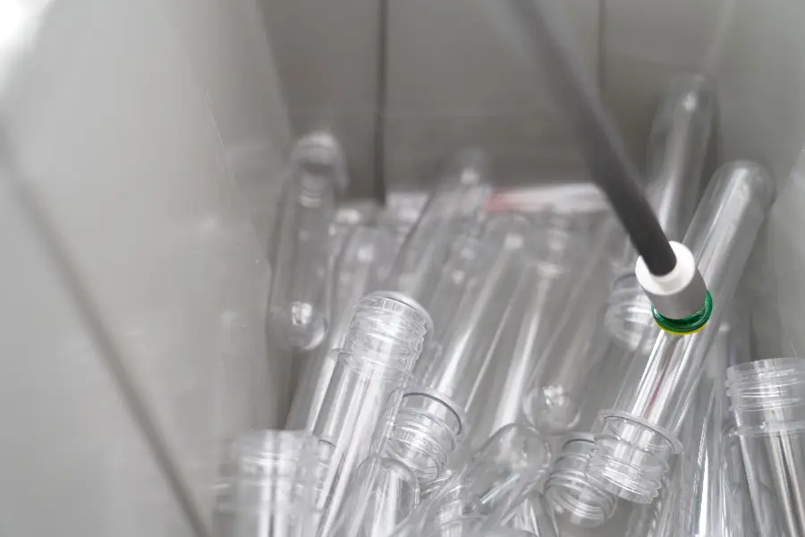 Bin picking for complex, clear, translucent and shiny parts