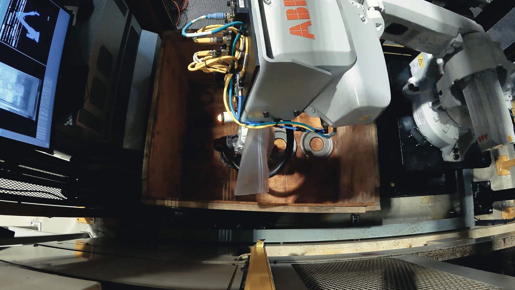 Apera AI is building Vue 9.52 into 4D vision-guided robot cells